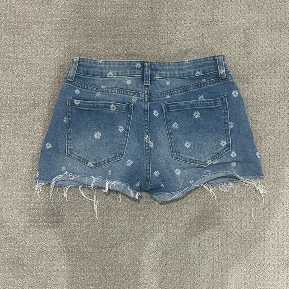Abound Jean Shorts with Floral Accents Size 25 - Picture 2 of 3